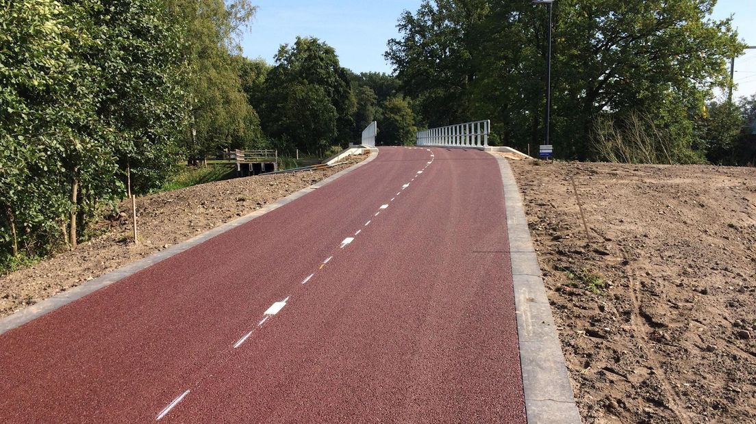 Bij Nijverdal ligt al een stuk fietssnelweg