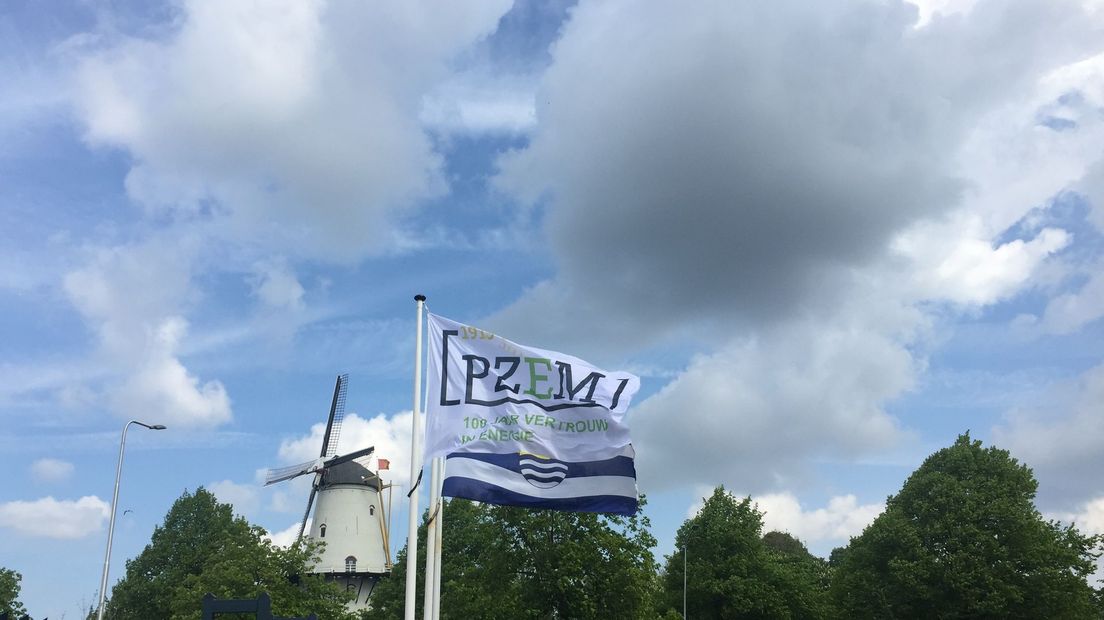 PZEM bestaat 100 jaar, daarom de vlag in top