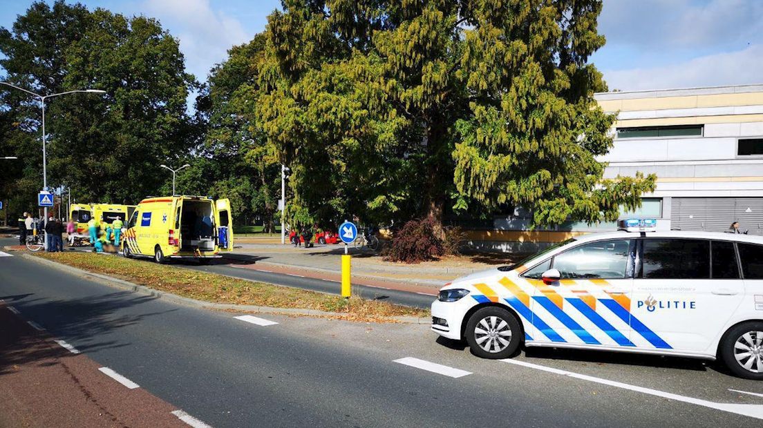 Scooterrijder En Fietser Naar Ziekenhuis Gebracht Na Ongeval In Almelo 