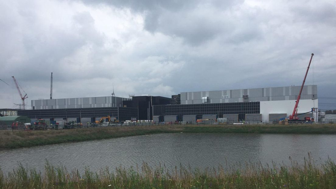 Het Google-datacenter in de Eemshaven in aanbouw