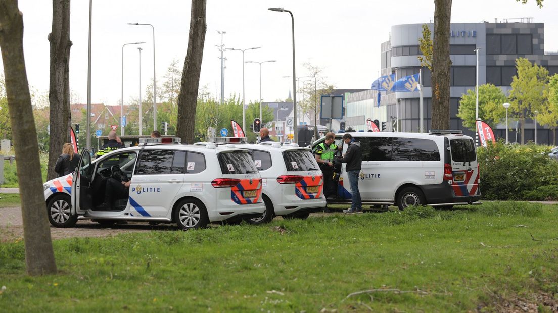 De politie stond op 29 april op veel plekken in Alphen aan den Rijn
