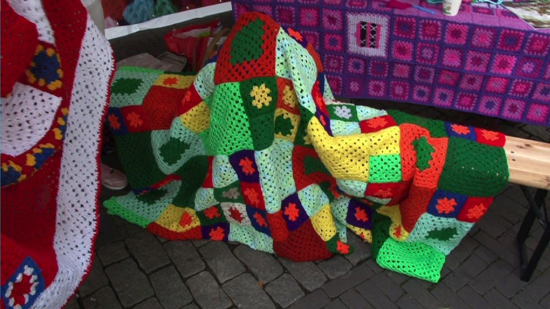 'Grootste gehaakte deken ter wereld' in Zwolle