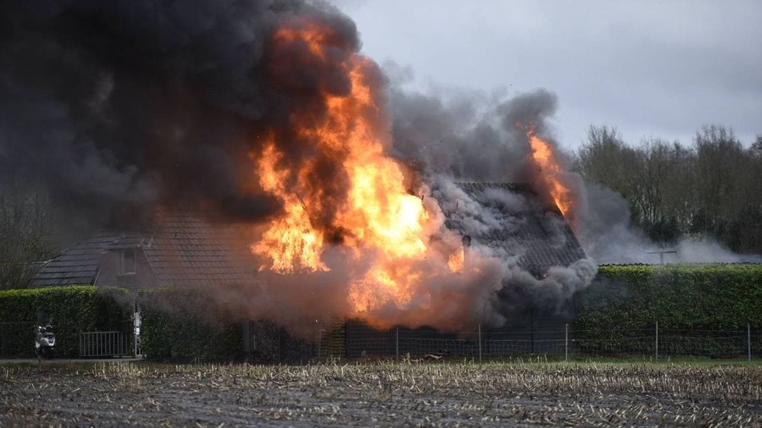 Fire burns down barn in Heiligerlee, NL-Alert because of the smoke (update)