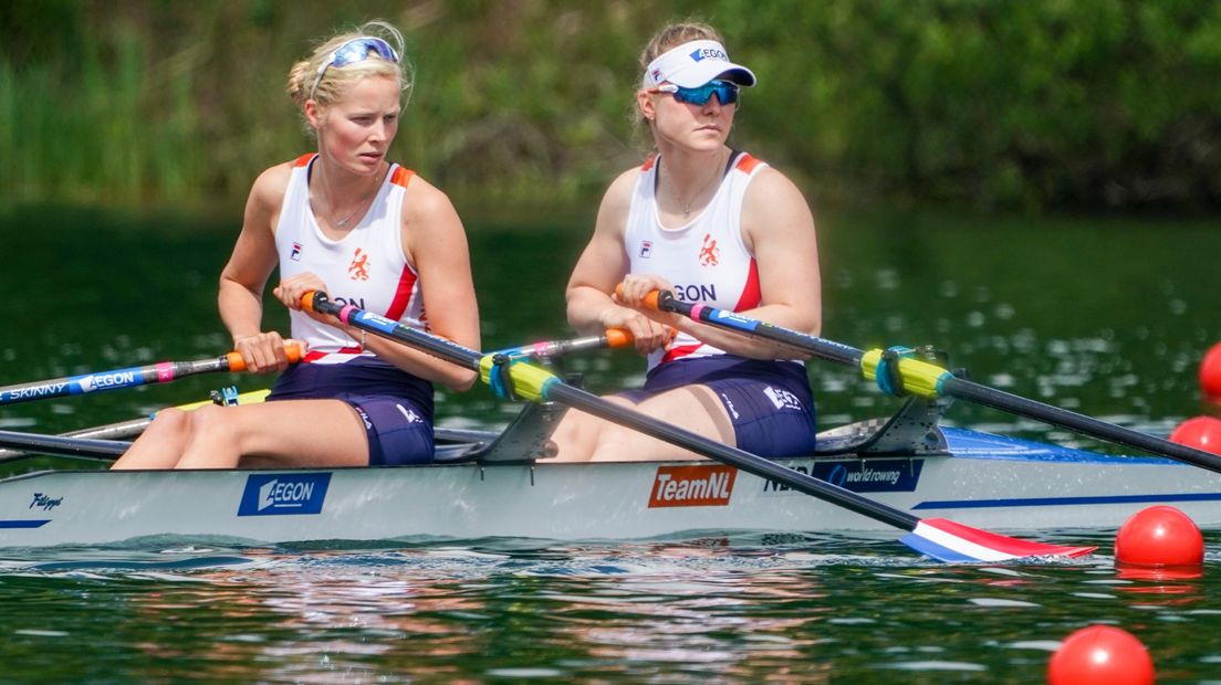 Ilse Kolkman tijdens een wereldbekerwedstrijd van 2021 in actie met Tessa Dullemans