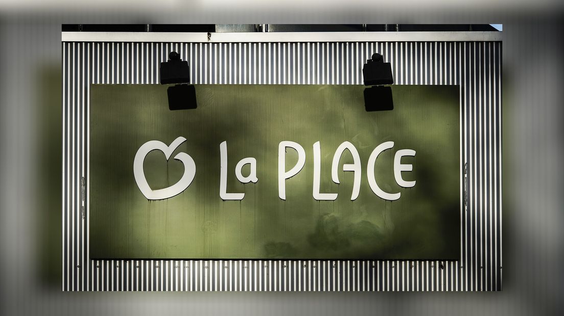La Place is ticht, de klanten ite no by de Hema of Bakker Bart