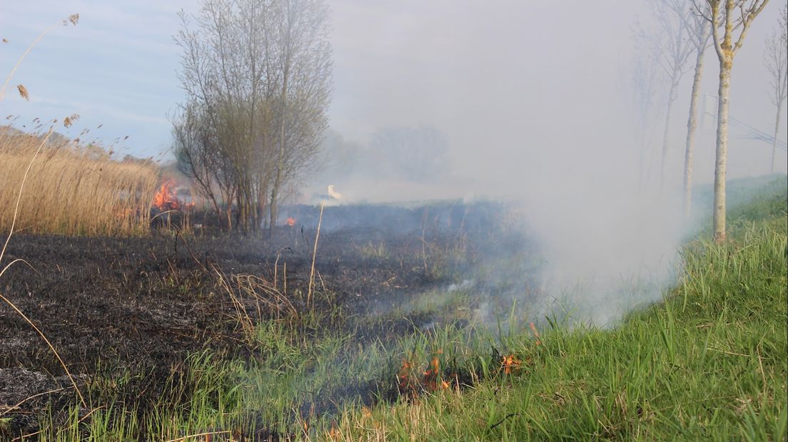 Brand langs IJssel bij Kampen