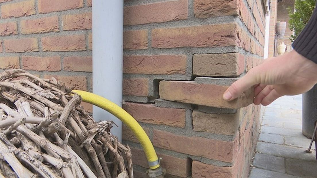Schade aan een woning langs kanaal Almelo-De Haandrik