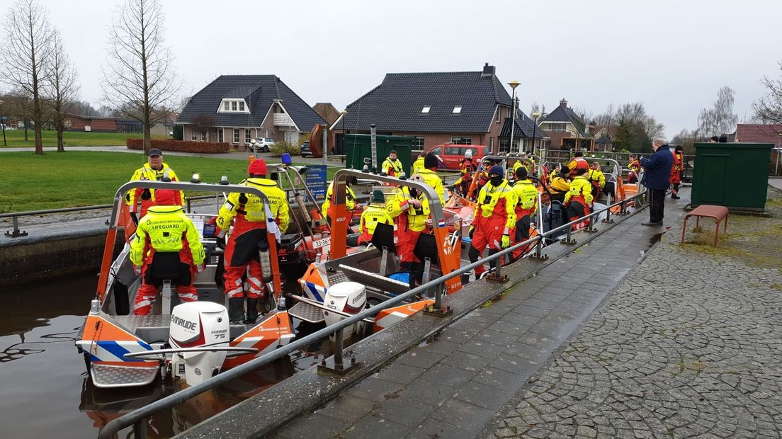 De vloot ligt opnieuw vast in een sluis