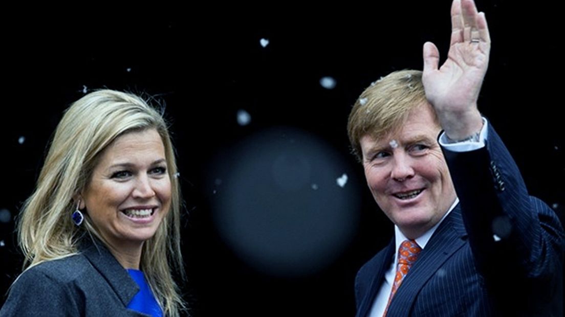 Koningin Máxima en koning Willem-Alexander bezoeken Groningen tijdens Koningsdag.