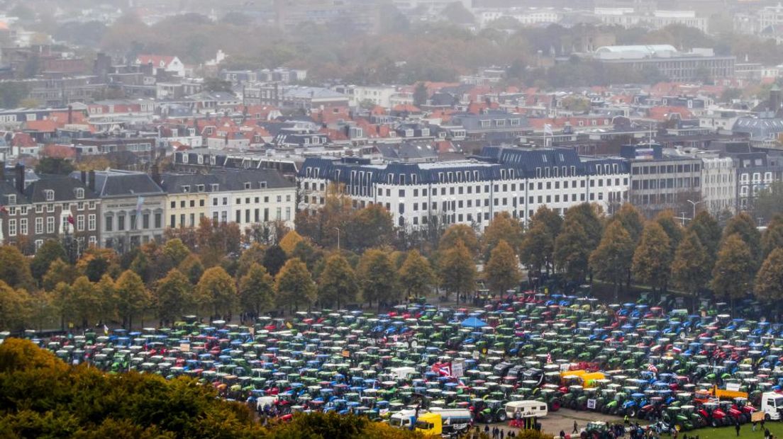 Duizenden boeren vertrokken woensdag massaal naar Den Haag, met een tussenstop bij het Rijksinstituut voor Volksgezondheid en Milieu (RIVM), om te protesteren tegen de stikstofmaatregelen. Hoe dat precies ging? Je leest het hier terug.
