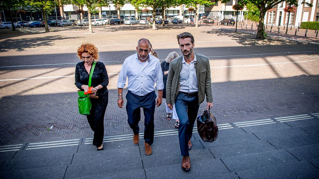 René Verschuur en advocaat Sebas Diekstra gistermorgen bij de rechtbank in Utrecht.