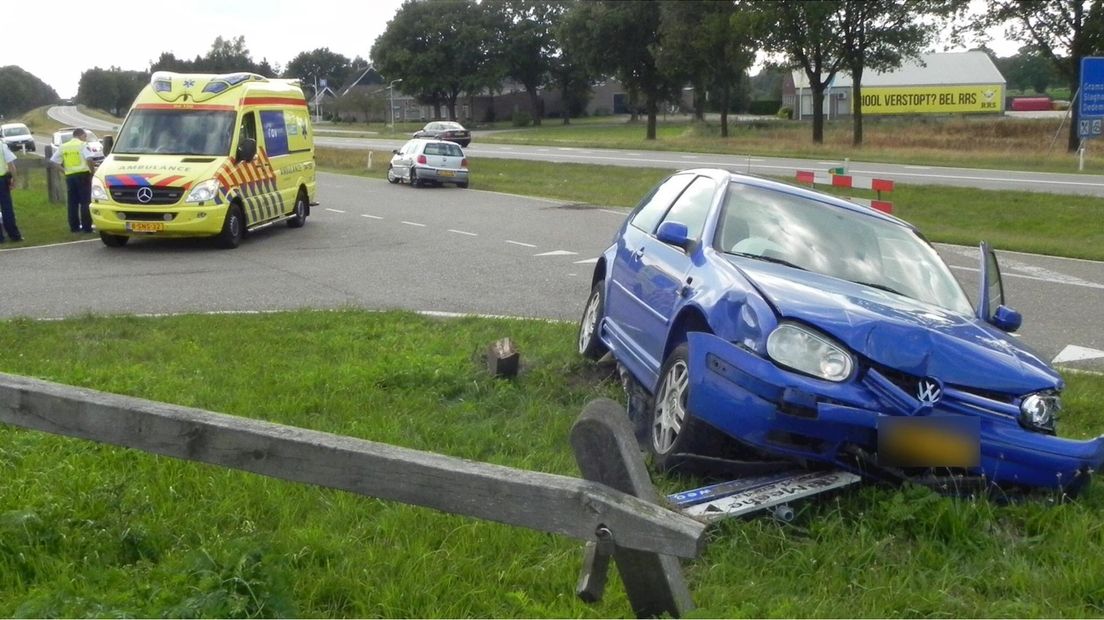 Auto's beschadigd bij ongeluk Gramsbergen