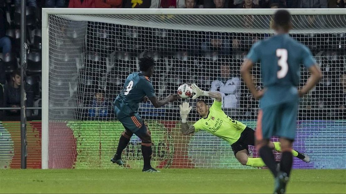 Verhulst stopt de strafschop van Traoré
