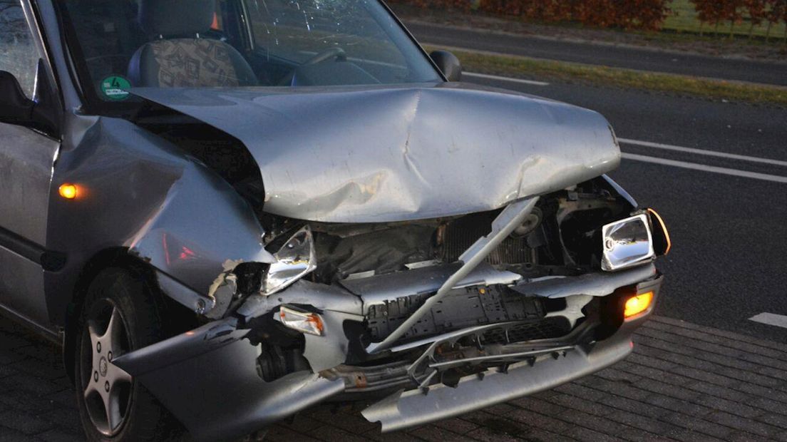 Auto flink beschadigd bij kop-staartaanrijding in Den Ham