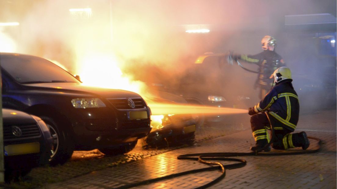 Brand bij autobedrijf in Almelo