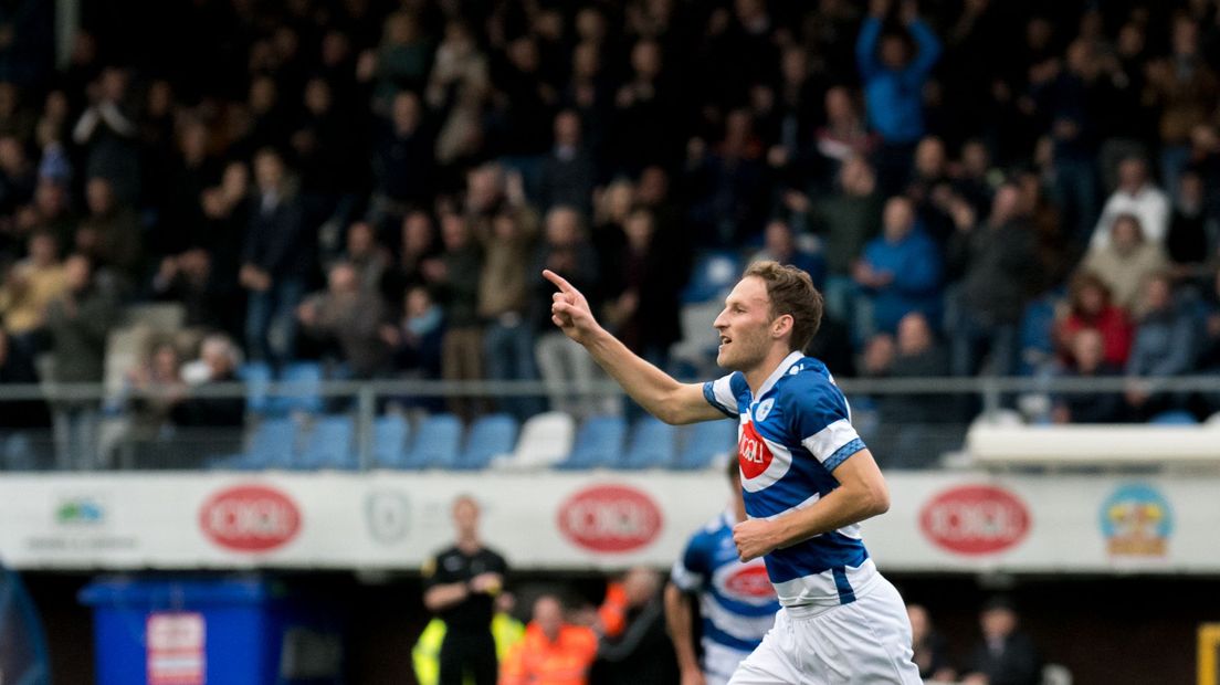Philip Ties juicht namens Spakenburg
