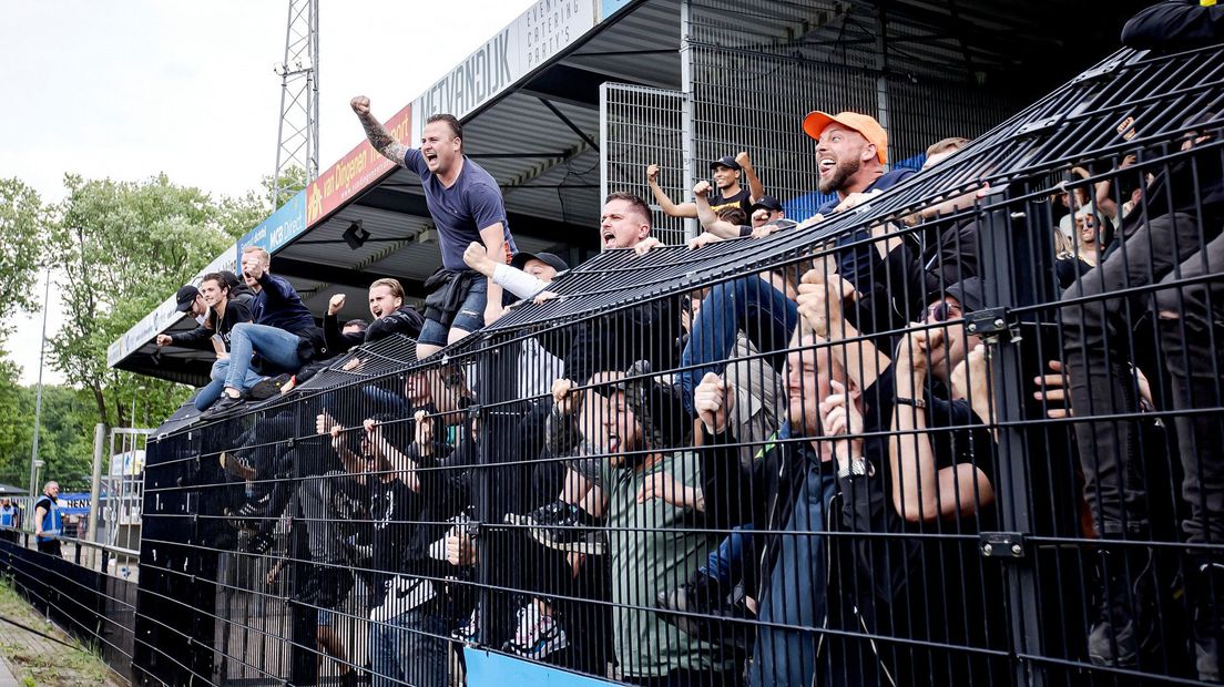 Dolle vreugde bij de meegereisde supporters
