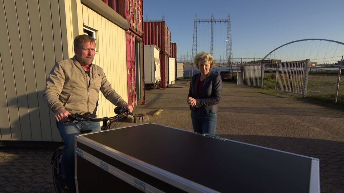 Harm en Birgit Hendriks bij de transportfiets