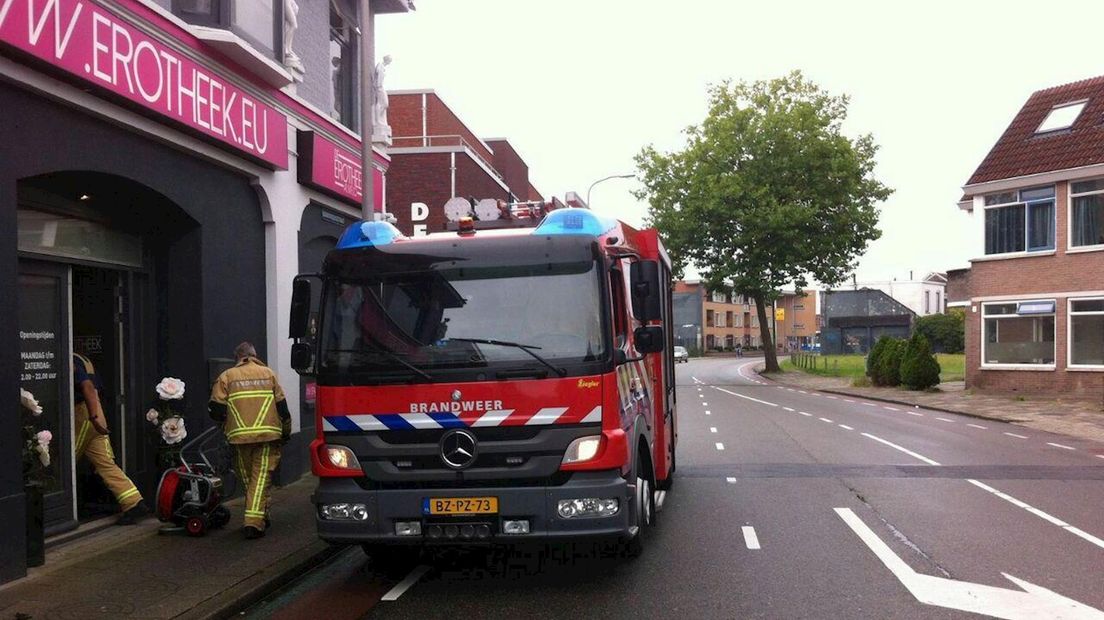 Broodje in de oven veroorzaakt brand in Erotheek in Almelo