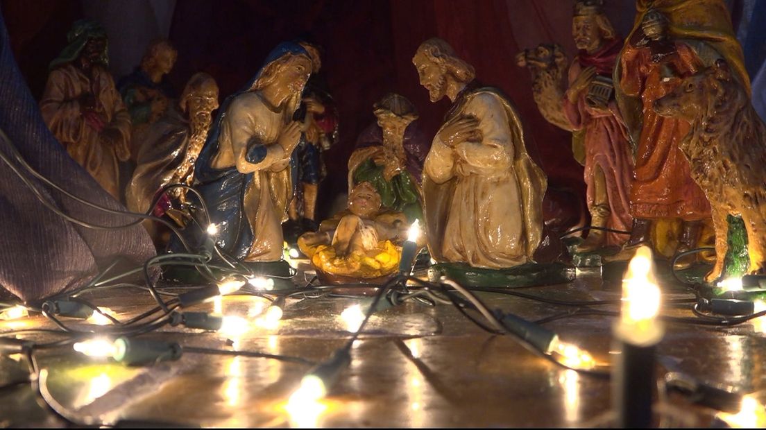In het Witte Kerkje van Grootegast staan kerststalletjes in allerlei soorten en maten.