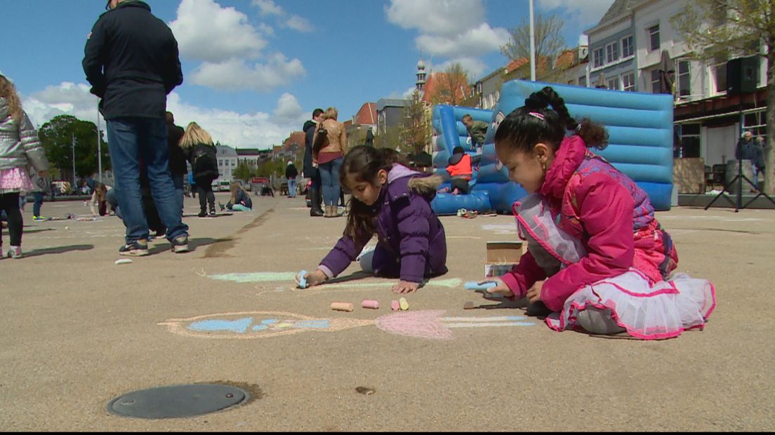 Kleurenparadijs op Bellamypark in Vlissingen (video)
