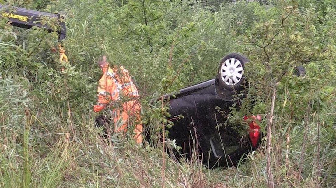 Auto op kop bij knooppunt Lankhorst