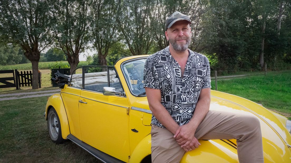 Bert Eeftink gaat met rockmuzikant en schilder Erik Neimeijer terug naar diens roots in Heino