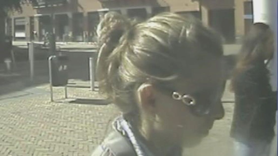 Vrouwen pinnen met gestolen passen in Nijverdal
