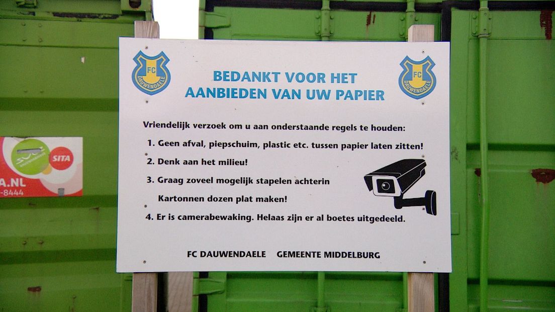Illegaal afval FC Dauwendaele