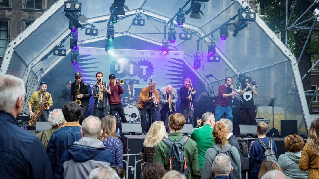 De laatste dag UIT Festival Den Haag nat maar gezellig Omroep West