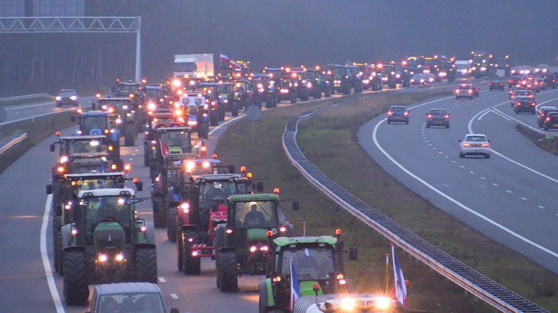 LIVEBLOG | Boerenacties zijn begonnen: honderden tractoren de weg op in Overijssel