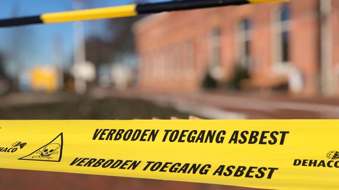 Bij station Delfzijl werd asbest gedumpt als protest tegen windmolenbouwers