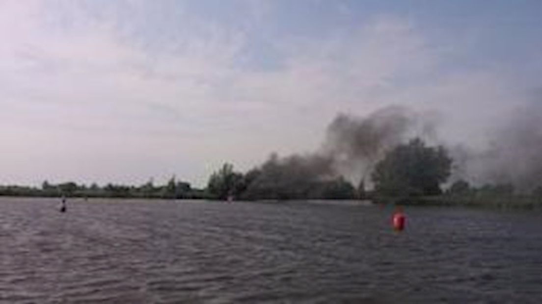 Schip in brand in Blokzijl