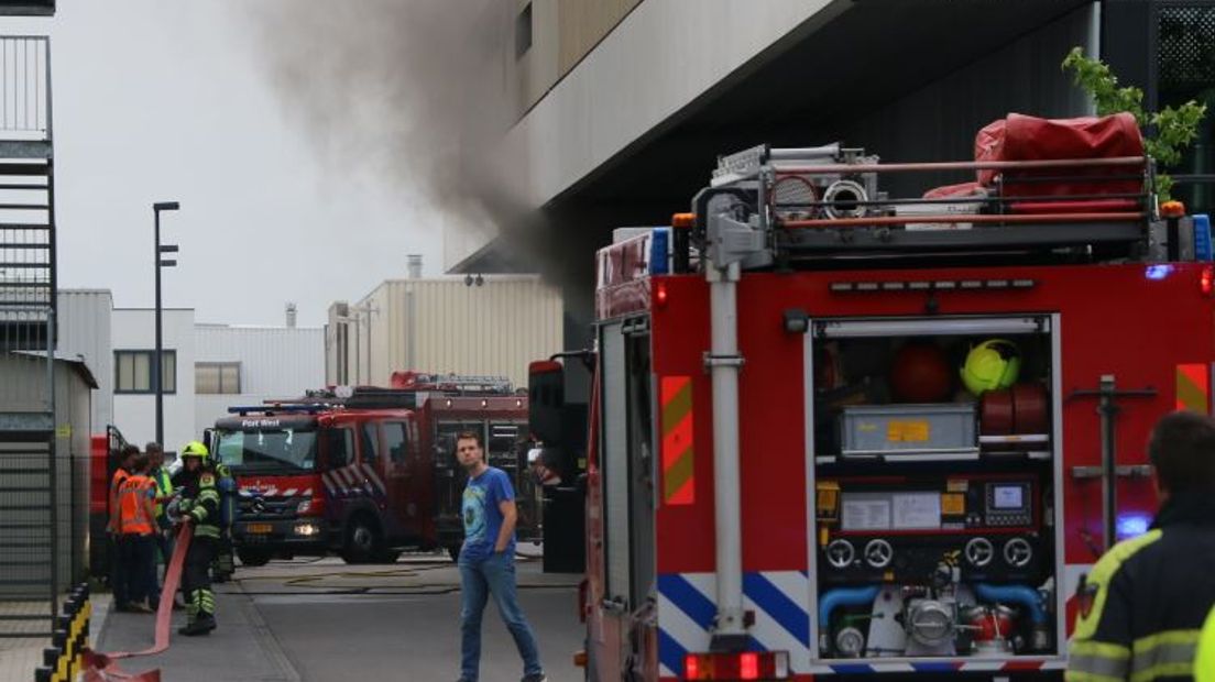Bij geneesmiddelenproducent Synthon aan de Microweg in Nijmegen is vrijdag aan het einde van de middag brand uitgebroken. De brandweer schaalde op naar 'zeer grote brand'. Er zijn geen gewonden gevallen.