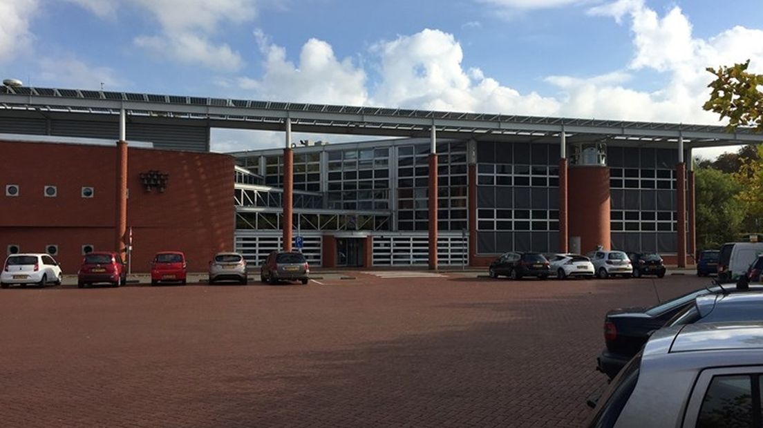 In Zuidhorn is voorlopig het enige gemeentehuis in de gemeente Westerkwartier geopend.