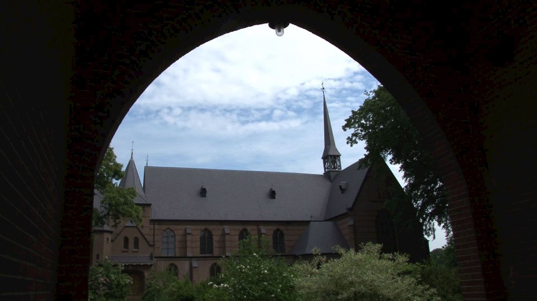 Nieuw management moet Geert Grote Universiteit van Deventer naar abdij