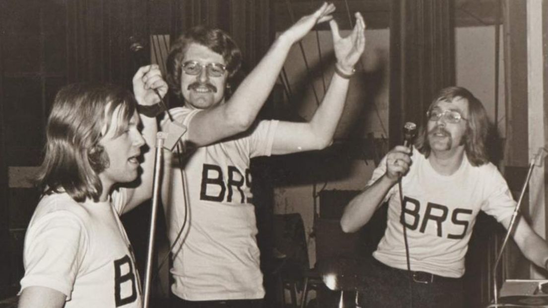 Sievert Bodde (midden) met zijn dj-kompanen in actie voor de kerk