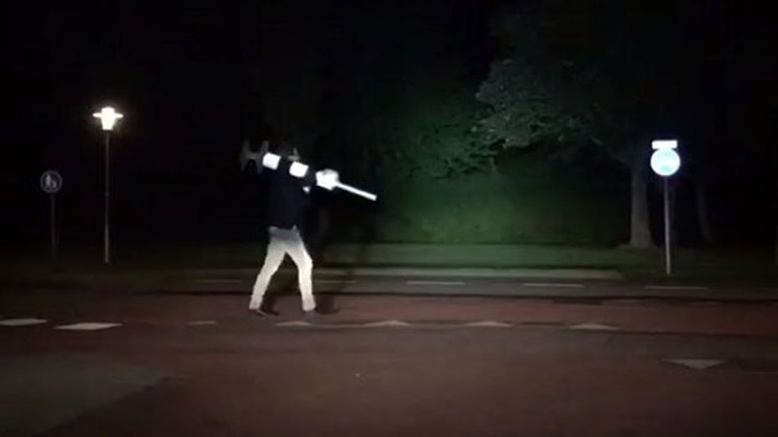 Man gepakt met verkeerspaal