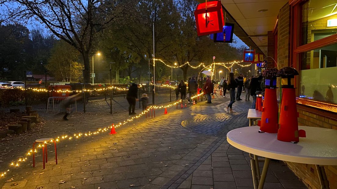Lampionnenshow bij SBO de Boei in Assen