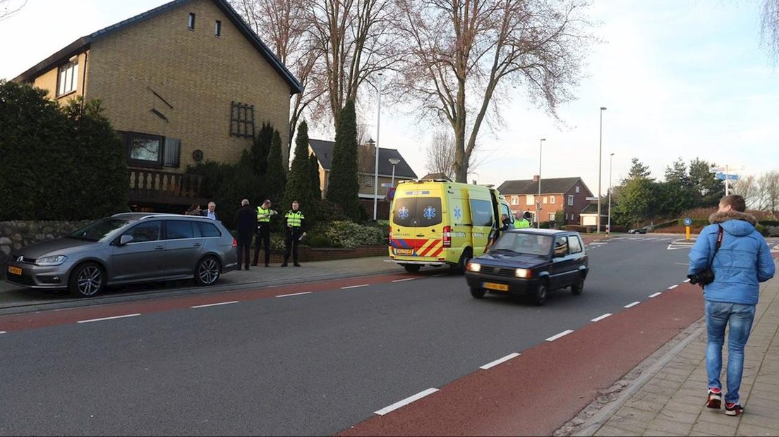 Vrouw gaat mee naar ziekenhuis