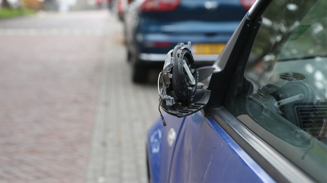 Zijspiegels vernield in Schipluiden.