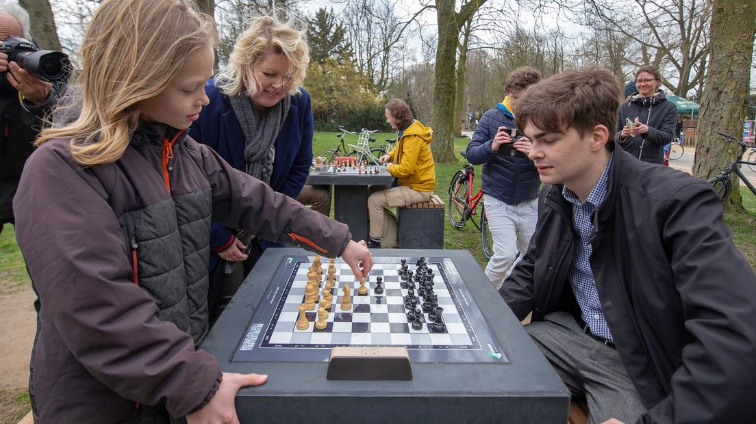 Jort (links) neemt het op tegen Jorden van Foreest