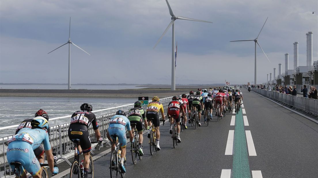 De Tour de France op de Oosterscheldekering in 2015