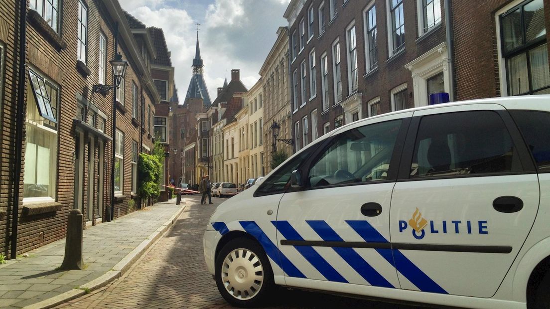 politieonderzoek bij het huis van de vermoorde weduwe