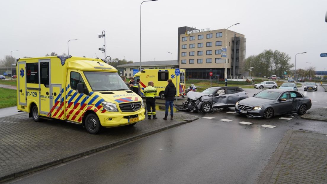 De inzittenden van beide auto's kwamen met de schrik vrij bij de aanrijding op de Winschoterweg in Groningen