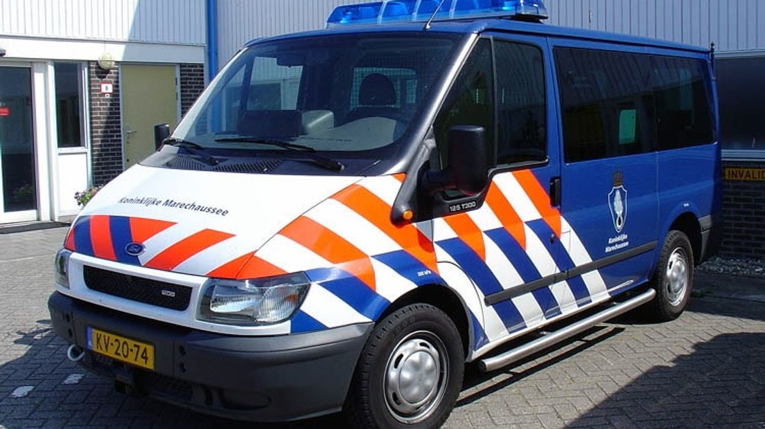 Marechaussee pakt mensensmokkelaars