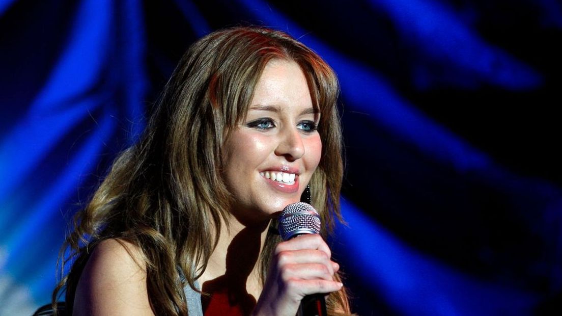 Denters stond in 2009 in het voorprogramma van Enrique Iglesias, nadat ze was doorgebroken.