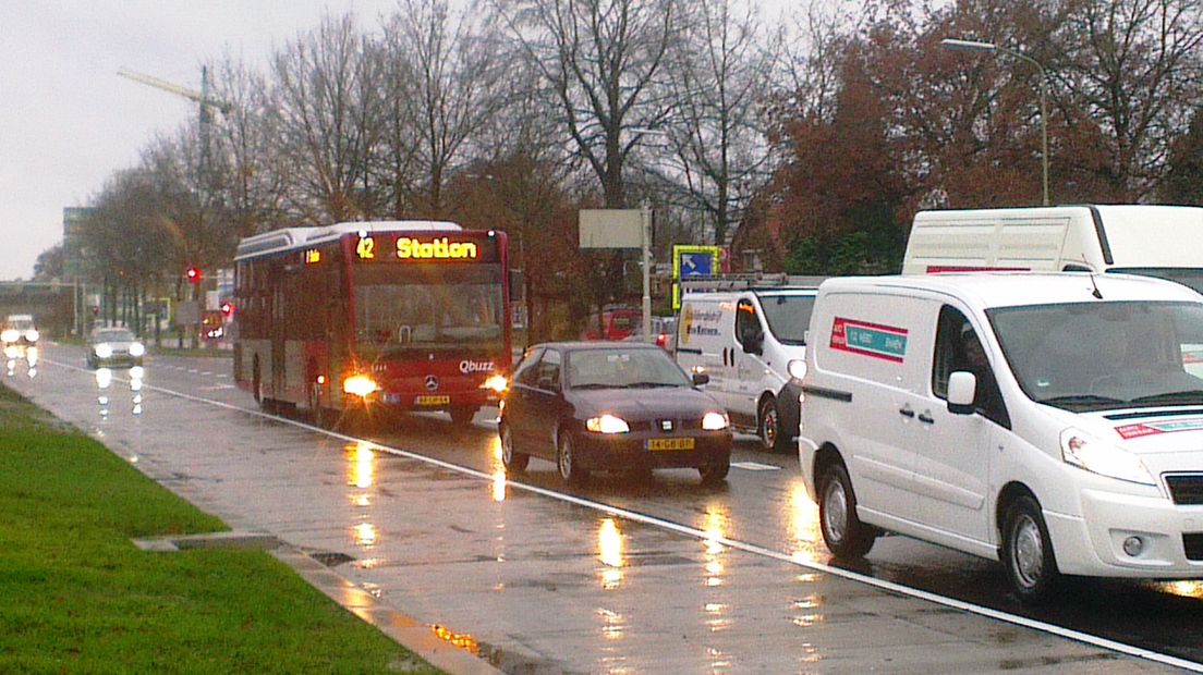 De busbaan langs de Hondsrugweg in Emmen.