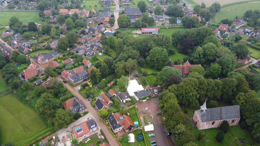 Het dorp Westeremden vanuit de lucht