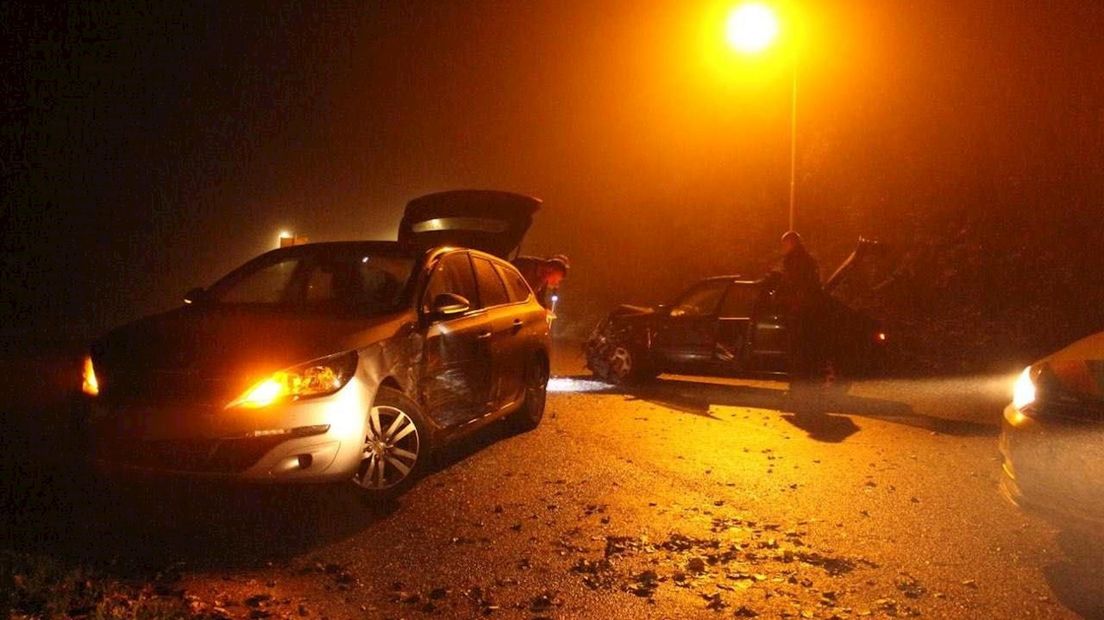 Auto's flink beschadigd bij aanrijding in Scheerwolde